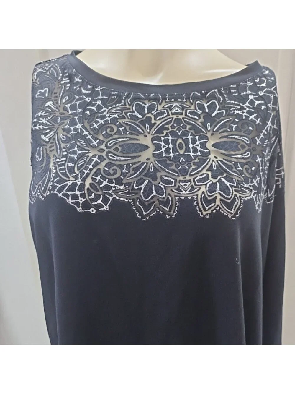 Ava & Viv Black Tunic Top Sheer Mesh Yoke Silver Foil Mandala Plus Size 2X - Picture 3 of 10
